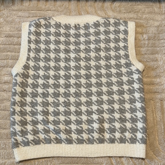 Pink Rose Gray and Cream V-Neck Sweater Vest - Picture 2 of 6